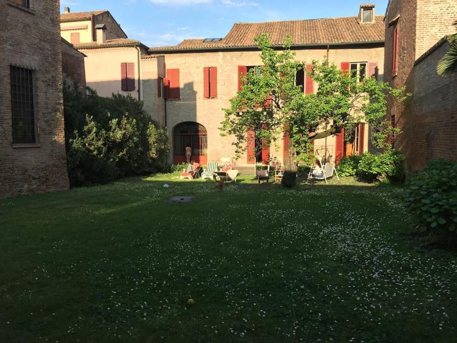 Palazzo Sabbioni Appartamento Lusso Due Camere Soggiorno Cucina フェラーラ エクステリア 写真