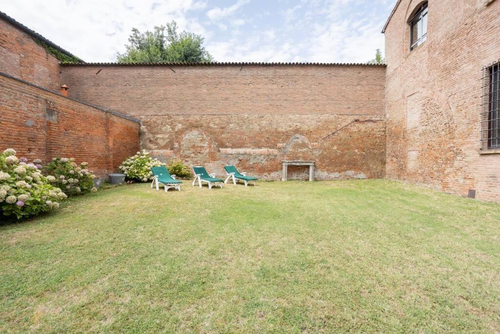 Palazzo Sabbioni Appartamento Lusso Due Camere Soggiorno Cucina フェラーラ エクステリア 写真