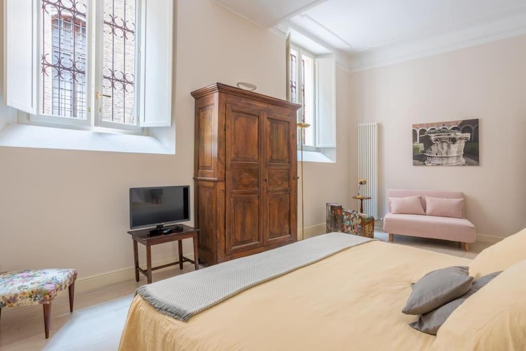 Palazzo Sabbioni Appartamento Lusso Due Camere Soggiorno Cucina フェラーラ エクステリア 写真