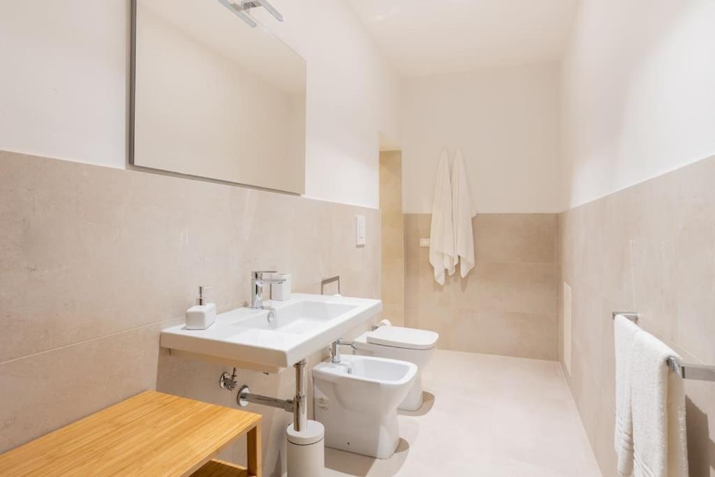 Palazzo Sabbioni Appartamento Lusso Due Camere Soggiorno Cucina フェラーラ エクステリア 写真