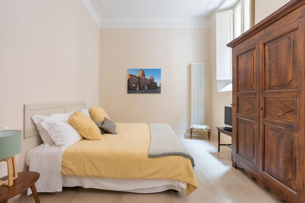 Palazzo Sabbioni Appartamento Lusso Due Camere Soggiorno Cucina フェラーラ エクステリア 写真