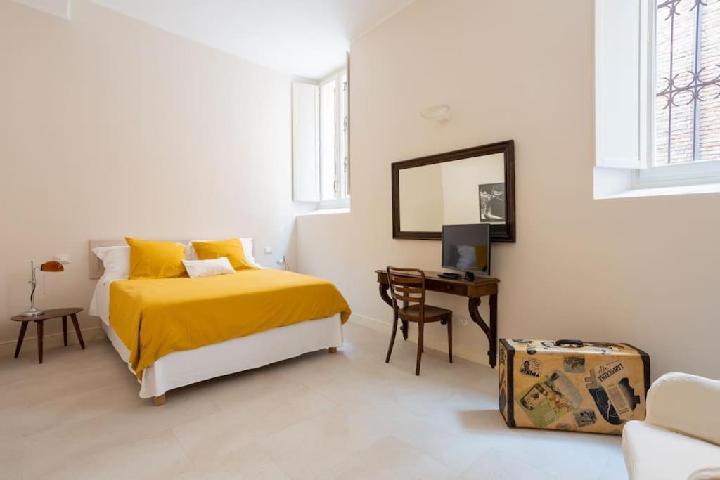 Palazzo Sabbioni Appartamento Lusso Due Camere Soggiorno Cucina フェラーラ エクステリア 写真